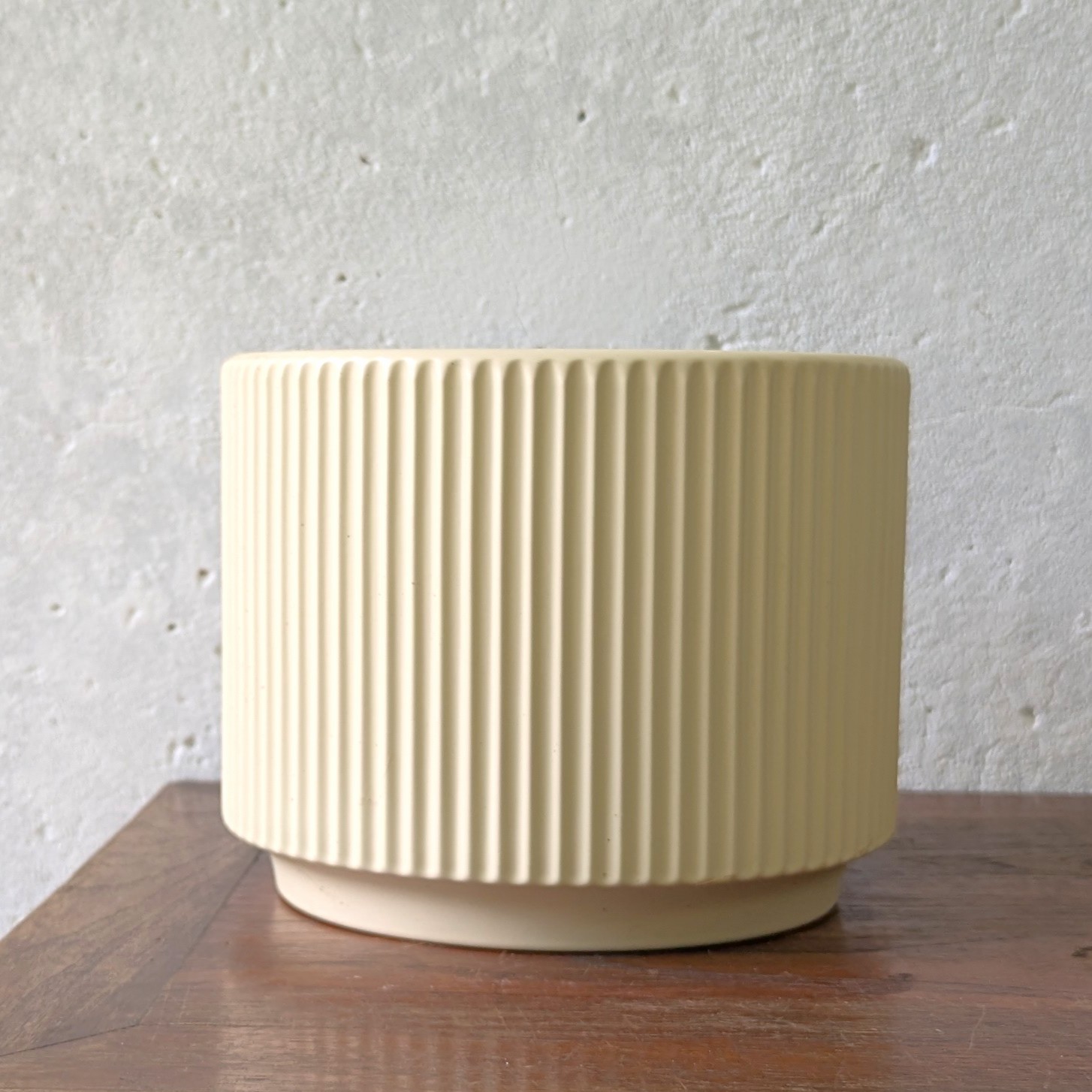 Cream Ceramic Ribbed Pot - Image 3
